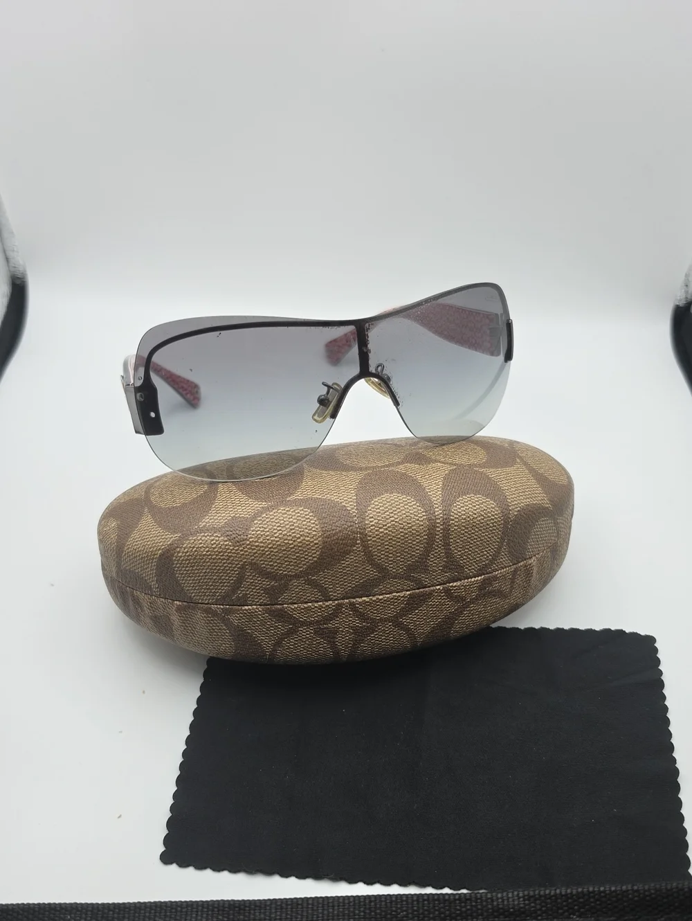 Coach Signiture Red Monogram Visor Oversized Black Women's Sunnies (GOOD/FAIR)✨️